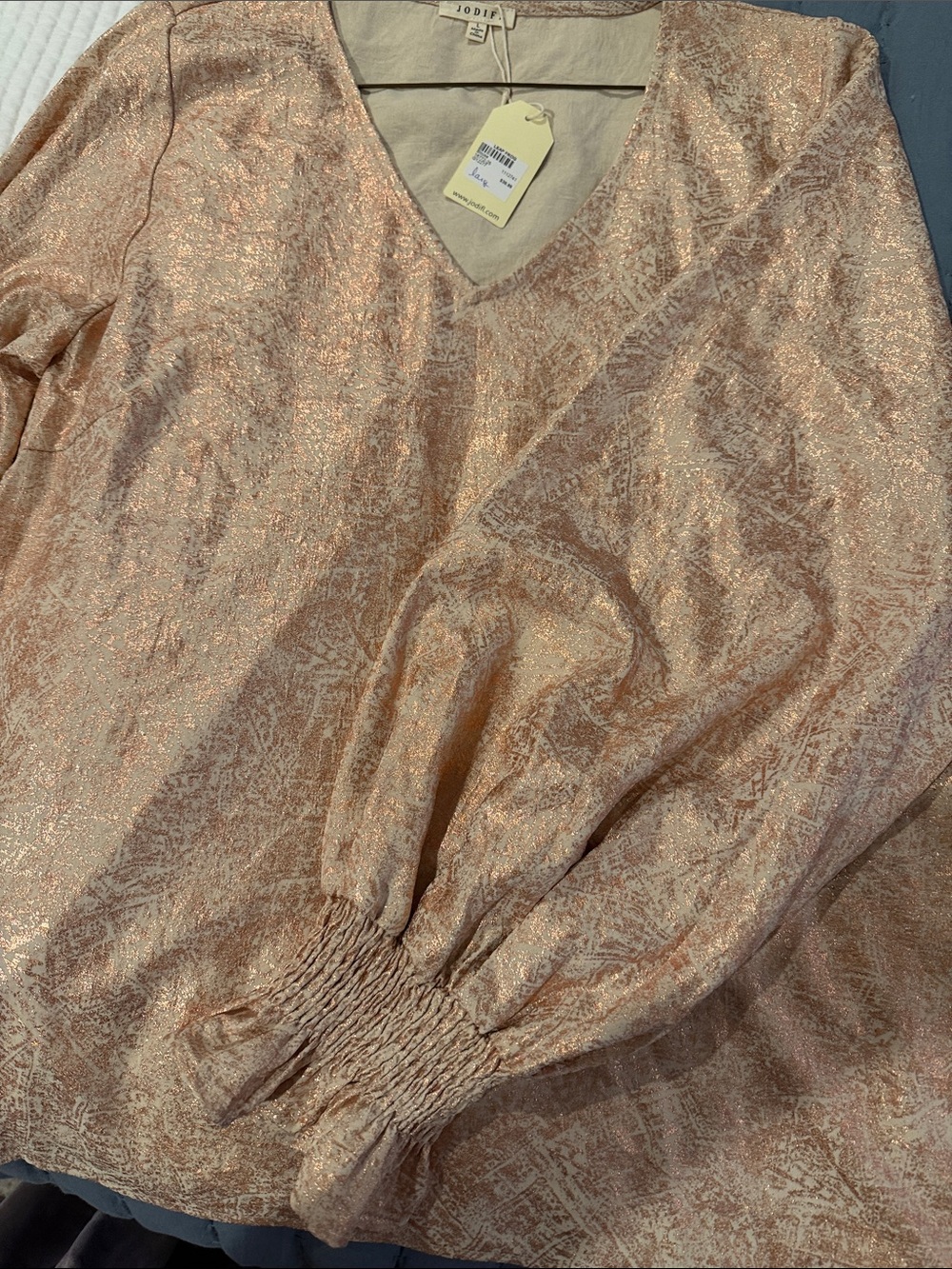 JODIFL Metallic Rose gold V-Neck Puff Sleeve Top
